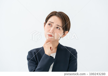 思考的女商人 100243280