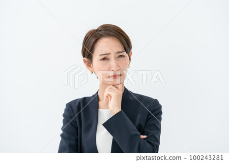 思考的女商人 100243281