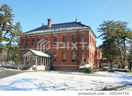 Snow and Blue Sky Ishikawa Shikō Memorial Museum History Museum Important Cultural Property Kanazawa City Ishikawa Prefecture Hokuriku 100244758