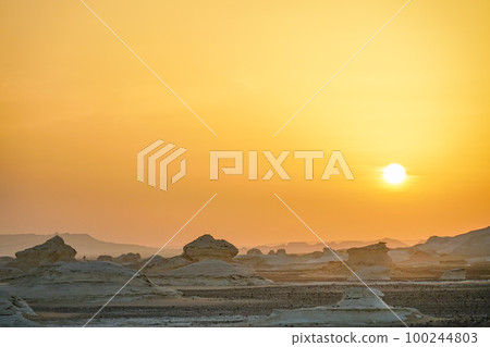 White desert 100244803