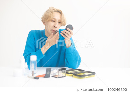 會化妝的男人 100246890