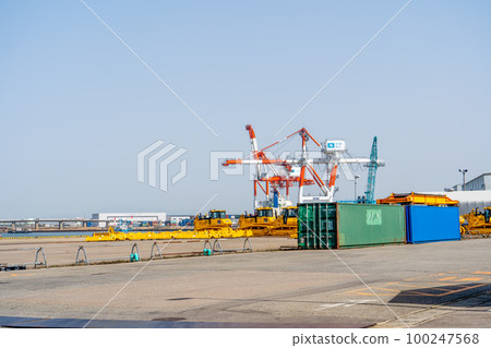 Gantry crane at Kanazawa Port | Cargo port image | Kanazawa City, Ishikawa Prefecture 100247568