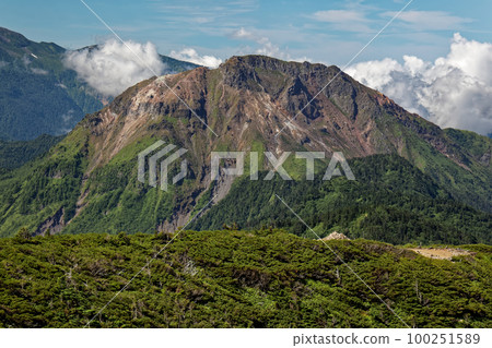 Mt. Yake seen from the ridgeline of Mt. Nishihotaka in the Northern Alps 100251589