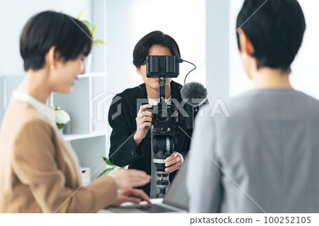 採訪錄音攝像師 100252105