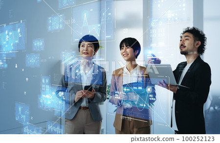 看全息屏幕的小組 100252123