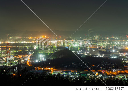 《岡山縣》水島產業園區/工廠夜景_從鷲山天際線拍攝 100252171