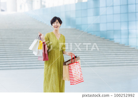 Young woman enjoying shopping at a shopping center Young woman enjoying shopping at a shopping center 100252992