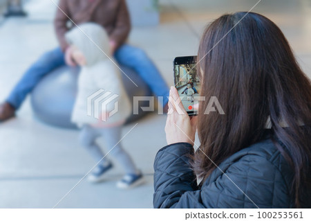 Family photos, children's photos Smartphone shooting Family photos, children's photos Smartphone shooting 100253561