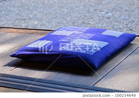 The residence of the Takita family, a shipping agent (Tokoname City, Aichi Prefecture) and cushions The residence of the Takita family, a shipping agent (Tokoname City, Aichi Prefecture) and cushions 100254649