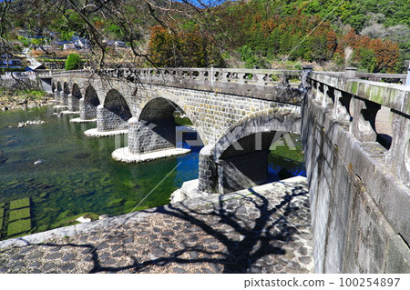 [Oita Prefecture] Yabakei Bridge in sunny weather 100254897