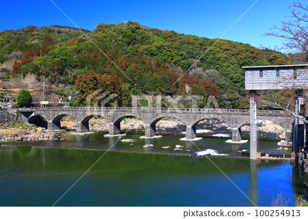 [大分縣]晴天的矢馬溪橋 100254913