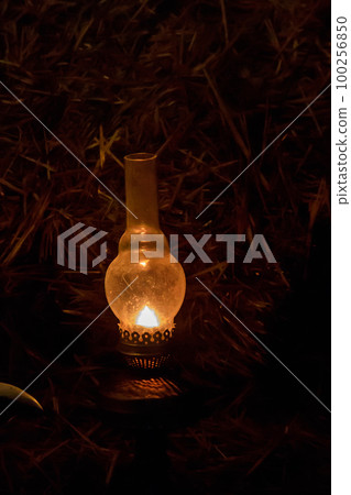 Vintage gas lamp with burning light in the night Vintage gas lamp with burning light in the night 100256850