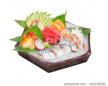 sashimi mix set include salmon, tuna, saba, tai, tako and hokkigai isolated on white background 100256990