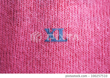 clothes tag label with XL size on new shirt 100257510