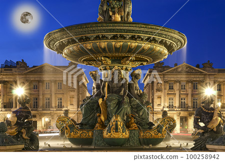 Fountain at the Place de la Concorde in Paris by night (with the moon), France Fountain at the Place de la Concorde in Paris by night (with the moon), France 100258942