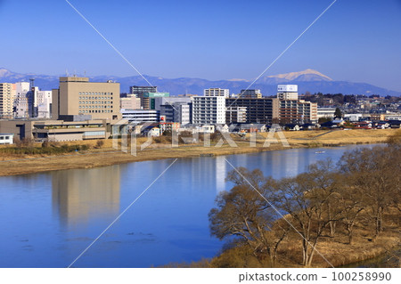 岩手縣北上市藍天與北上川風光 岩手縣北上市藍天與北上川風光 100258990