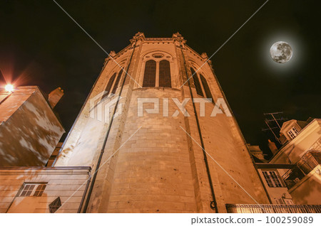Saint-Maurice Cathedral at night (with the moon), Angers in France 100259089