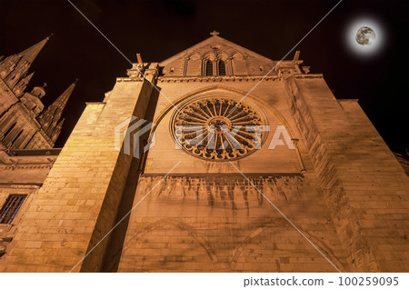 Saint-Maurice Cathedral at night (with the moon), Angers in France 100259095