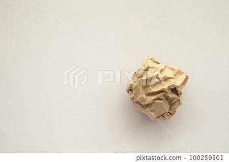 Crumpled recycle brown paper ball Crumpled recycle brown paper ball 100259501