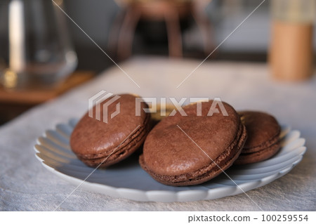 Challenge to make macarons. chocolate flavor. It became quite sweet, but it was delicious! 100259554