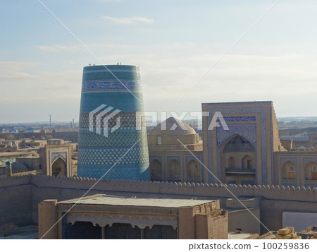 [Uzbekistan] Cityscape of Ichan Kala seen from the watchtower of Aksheif Baba (Khiva) 100259836