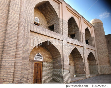 [Uzbekistan] Brick building in Ichan Kala (Khiva) 100259849