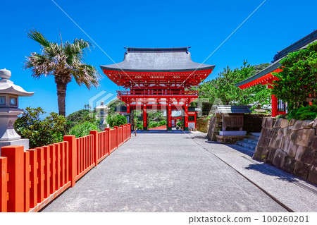 從牛戶崎岬突出的日南海岸牛戶神宮（宮崎縣日南市） 100260201