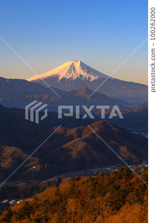 (山梨縣)黎明時的紅富士山 (山梨縣)黎明時的紅富士山 100262000