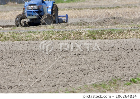 Rice field soil making Rice field soil making 100264814