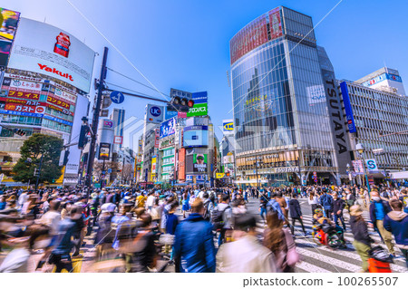 Tokyo cityscape in Japan 3.11…. Shibuya has a threatening flow of people. Naruka releases the curse...Wearing a mask is a personal decision 13 days = 11 days 100265507