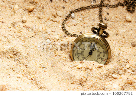 Retro style clock in the sand Retro style clock in the sand 100267791