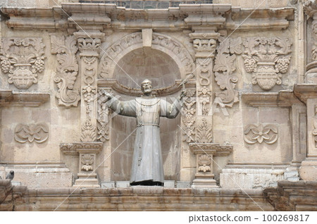 Bolivia, La Paz, Piazza San Francisco, Basilica of San Francisco, sculpture at the main entrance Bolivia, La Paz, Piazza San Francisco, Basilica of San Francisco, sculpture at the main entrance 100269817