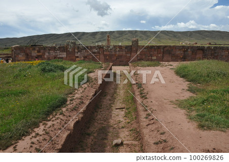 bolivia, tiwanaku, tiwanaku ruins, kalasasaya bolivia, tiwanaku, tiwanaku ruins, kalasasaya 100269826