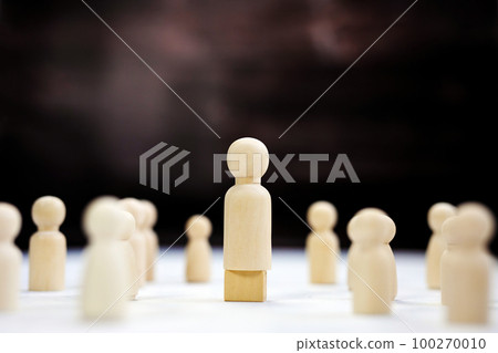 Team leader mockup, copy space. Leadership, winning, boss. Winner and defeated. Wooden figure on cube,leading a business team group of people concept Team leader mockup, copy space. Leadership, winning, boss. Winner and defeated. Wooden figure on cube,leading a business team group of people concept 100270010