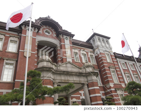 日本國旗和東京站 日本國旗和東京站 100270943
