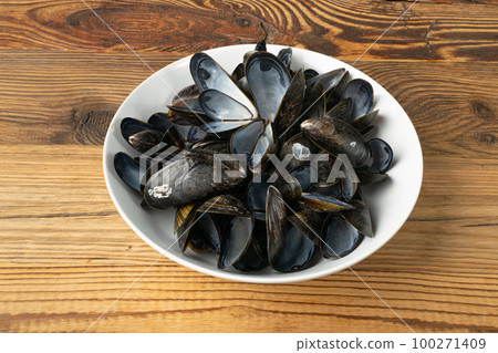 Empty Mussels Shell, Black Clams Shells, Eaten Mollusc, Shellfish, Mussel on Wood Background Top View Empty Mussels Shell, Black Clams Shells, Eaten Mollusc, Shellfish, Mussel on Wood Background Top View 100271409