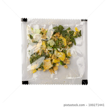Small Spice Pouch Isolated, Dried Vegetables and Herbs Mix in Plastic Bag, Dry Peas, Greens, Dehydrated Food 100271441