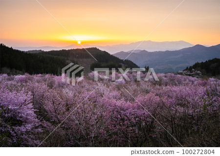 Sunset at Sakuratoge, Fukushima Prefecture 100272804