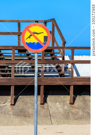 No Diving sign near the wooden pier 100272988