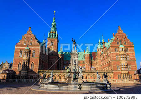 Neptune Fountain in a front of Frederiksborg castle in Hillerod, Denmark 100272995