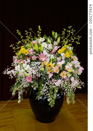 Ceremony Ikebana 100273924