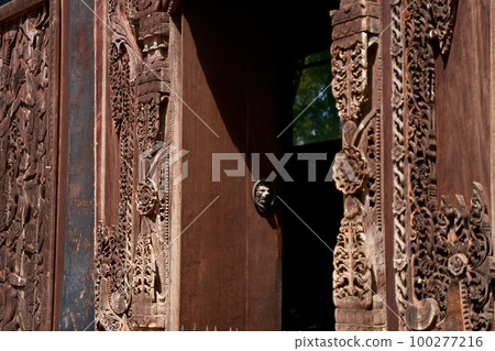 Artistic Woodcarving Artistic Woodcarving 100277216