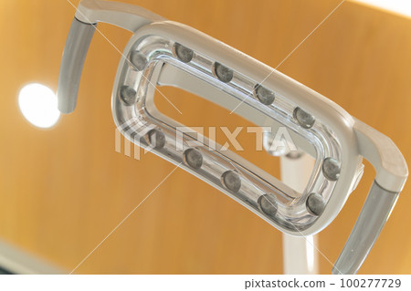Image of a dentist's dental clinic 100277729
