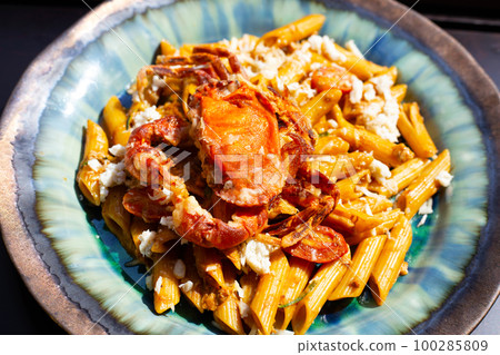 Penne cream sauce with soft shell crab 100285809