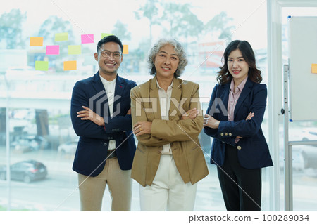 Asian entrepreneurs and business people meeting in a conference room in business planning, financial budget and investment risk assessment to analyze customer groups to increase company growth. 100289034