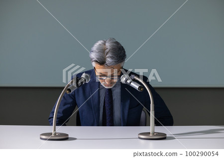 A man with gray hair who looks like an apology interview A man with gray hair who looks like an apology interview 100290054