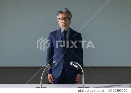A man with gray hair who looks like an apology interview A man with gray hair who looks like an apology interview 100290071