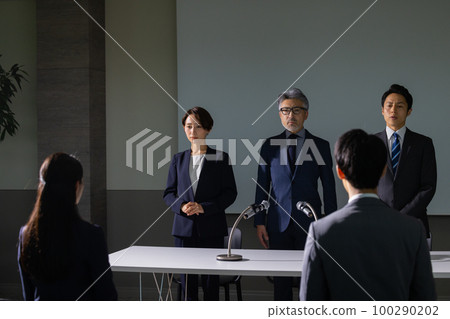 A man with gray hair who looks like an apology interview A man with gray hair who looks like an apology interview 100290202