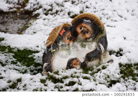 raccoon figurine in the snow raccoon figurine in the snow 100291655