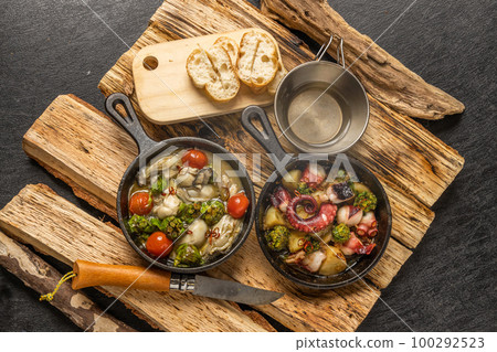 Ajillo Spanish cuisine Clam Ahijo (Oil baked dish) 100292523